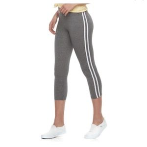 SO GREY LEGGINGS CAPRI STRIPES DOWN THE SIDE CUTE